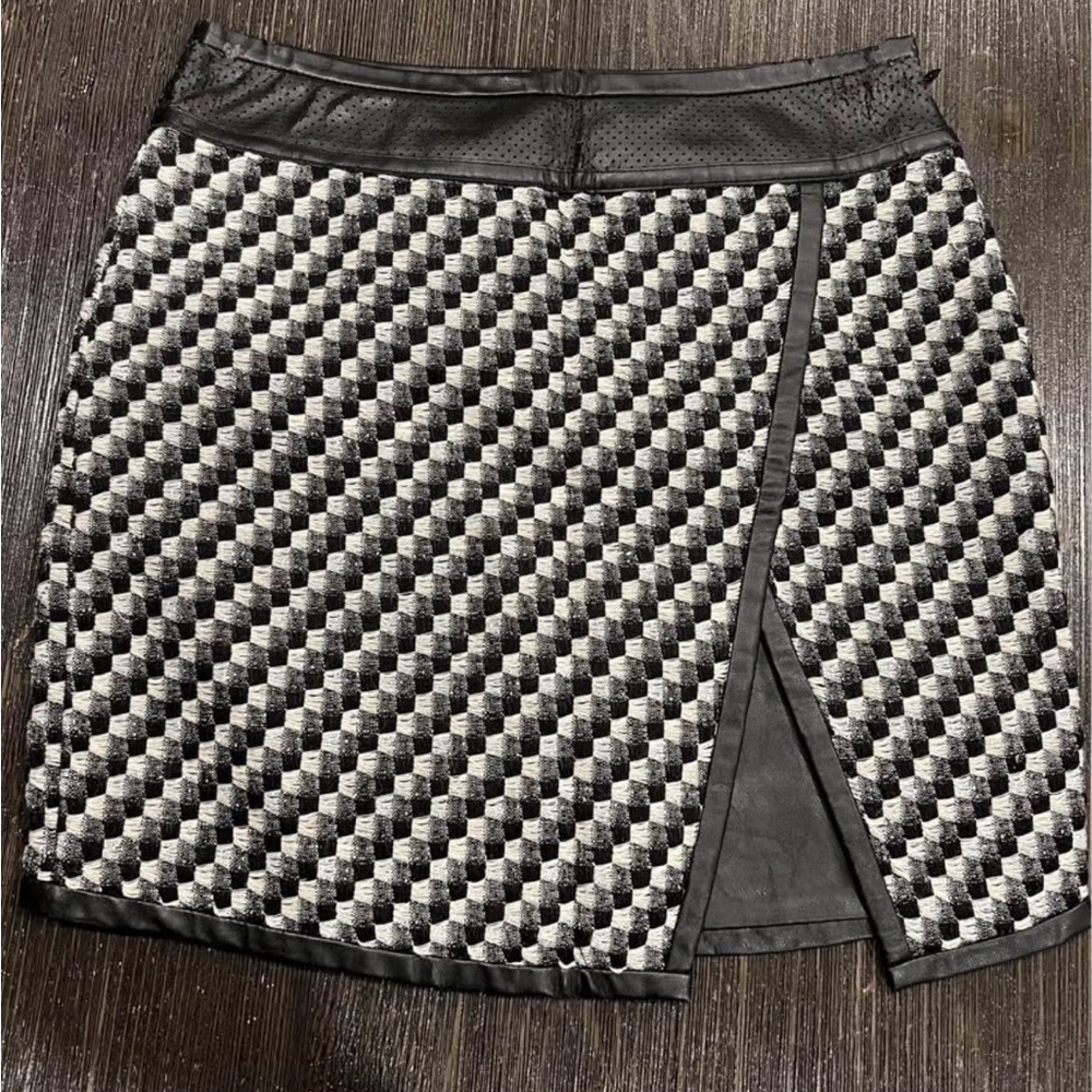 Ann Taylor Black and White Geometric Pencil Skirt